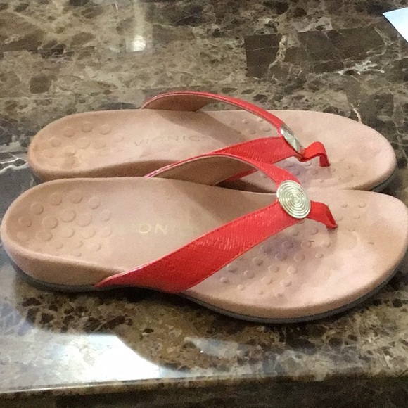 New in Box Vionic Orthaheel Hilda Cherry Sandals 7 Wide - Picture 2 of 5